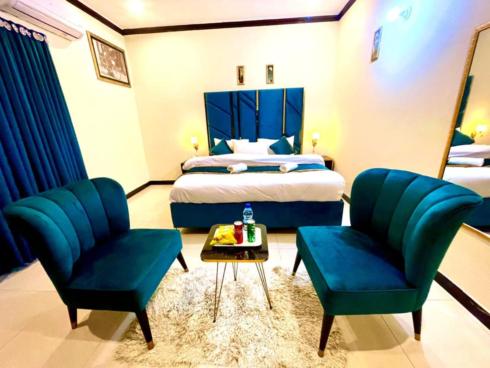 Go Room Hotel Lahore Buitenkant foto