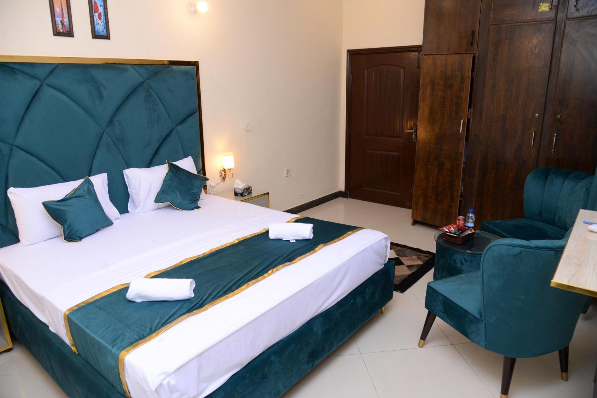 Go Room Hotel Lahore Buitenkant foto