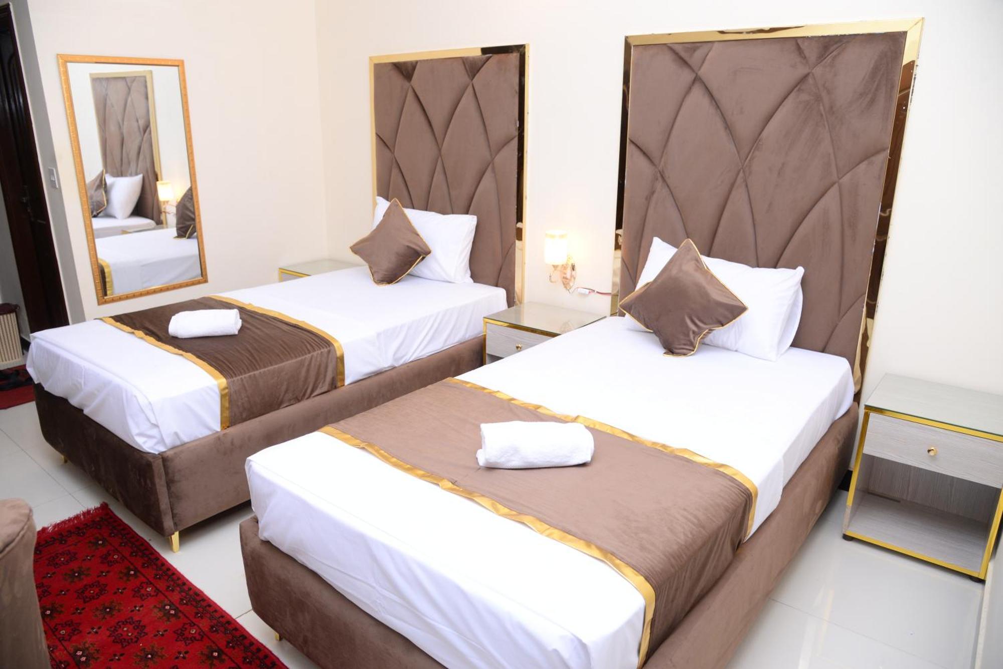 Go Room Hotel Lahore Buitenkant foto
