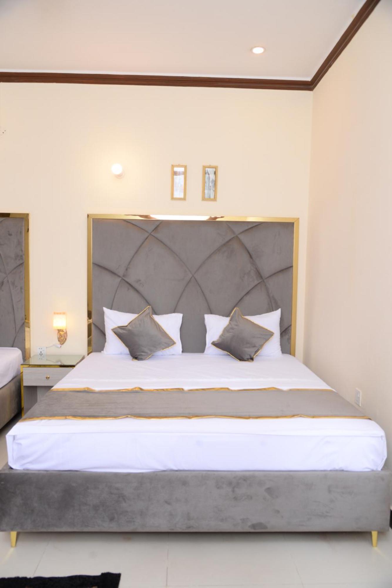 Go Room Hotel Lahore Buitenkant foto
