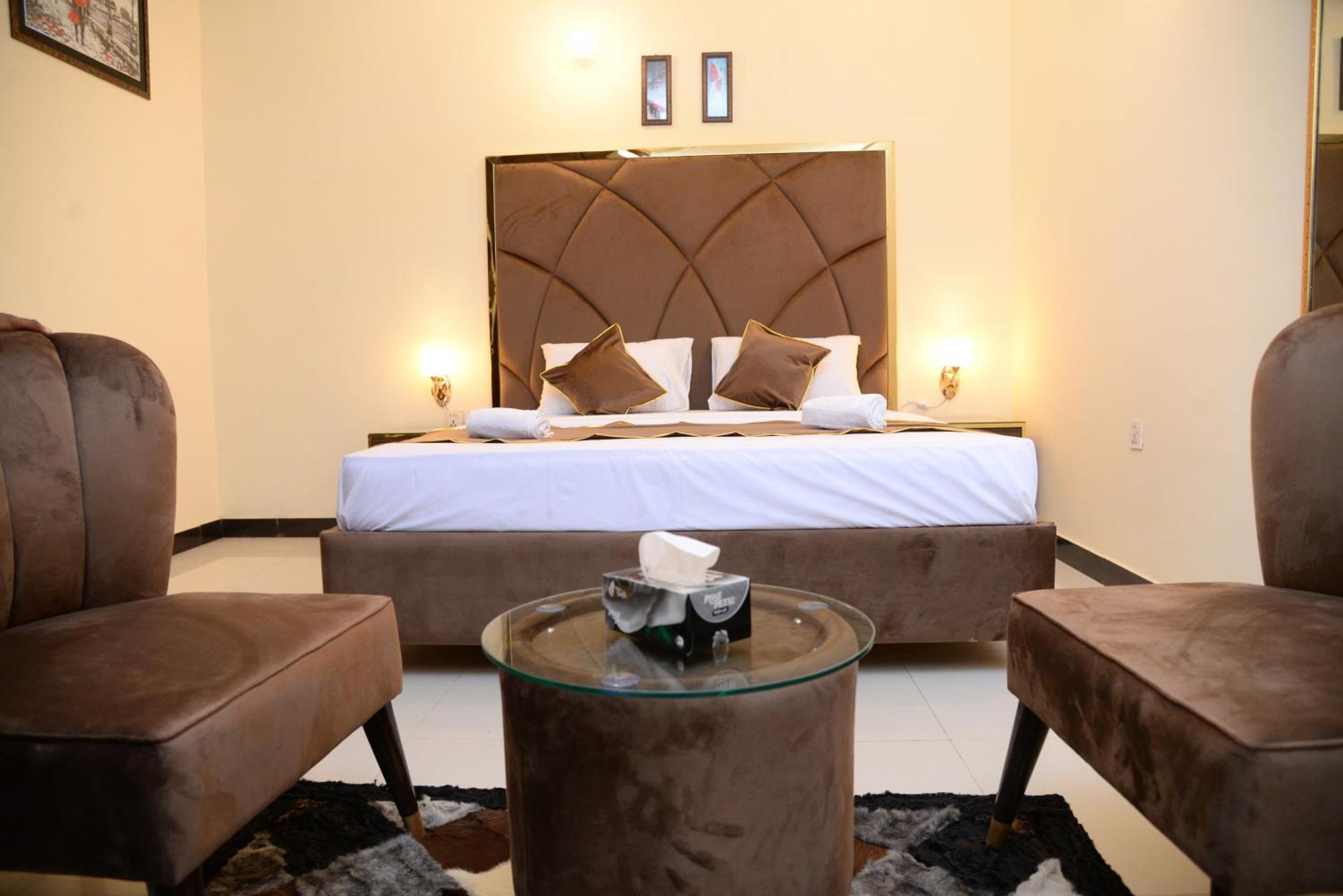 Go Room Hotel Lahore Buitenkant foto