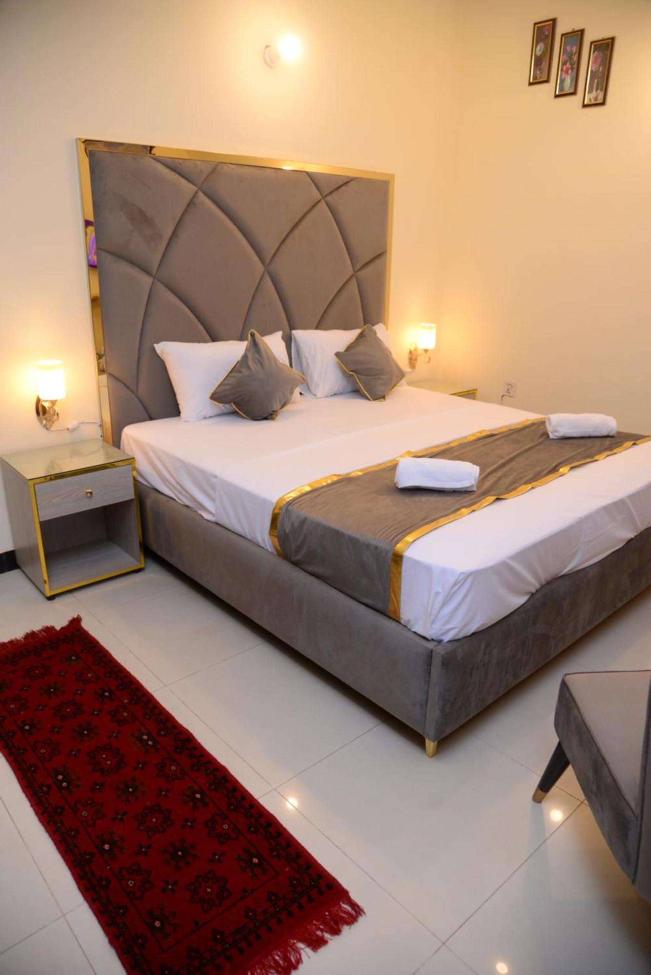 Go Room Hotel Lahore Buitenkant foto
